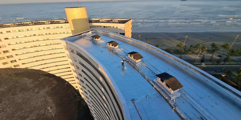 Impermeabilização de lajes e coberturas expostas.