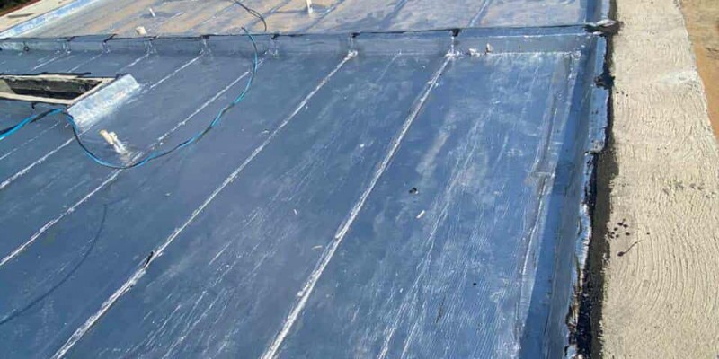 Impermeabilização e isolamento térmico, para telhados e coberturas expostas..