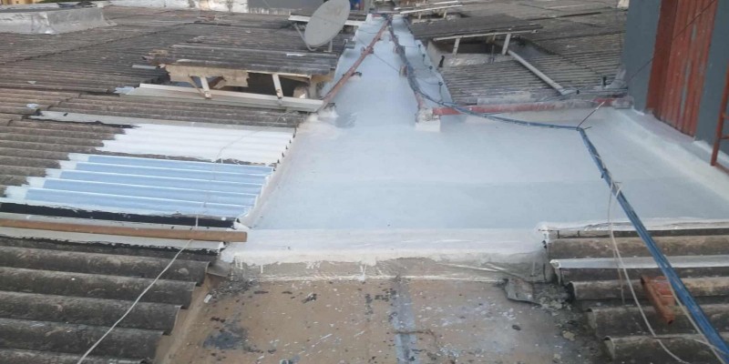 Impermeabilização e isolamento térmico, para telhados e coberturas expostas.