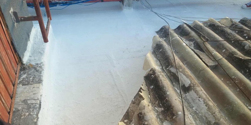 Impermeabilização de lajes e telhados com manta liquida e manta asfáltica.