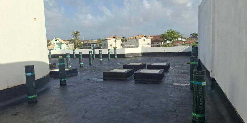 Impermeabilização de laje, impede passagem de água indesejada.