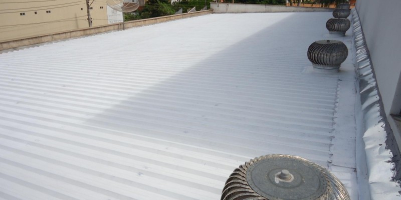 Impermeabilização e isolamento térmico, para telhados e coberturas expostas.