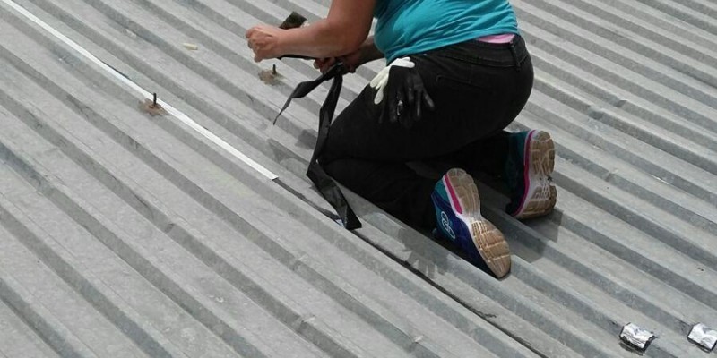 Impermeabilização e isolamento térmico, para telhados e coberturas expostas.