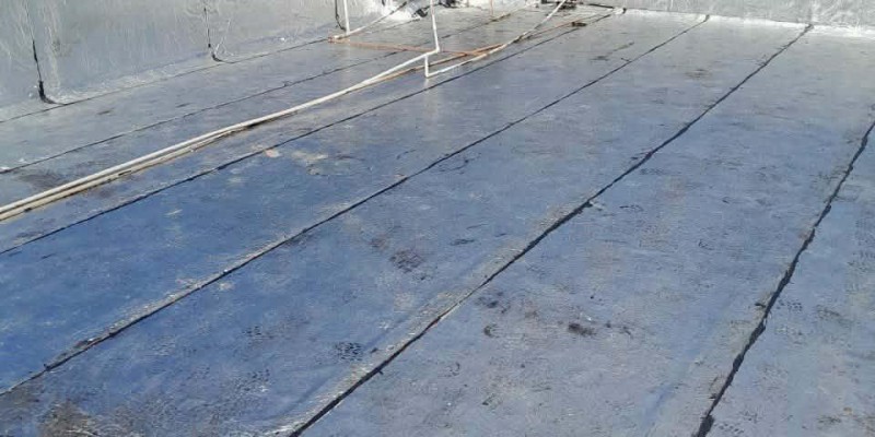 Impermeabilização e isolamento térmico, para telhados e coberturas expostas com manta asfáltica aluminada.