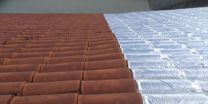 Impermeabilização e isolamento térmico, para telhados e coberturas expostas com manta asfáltica aluminada.