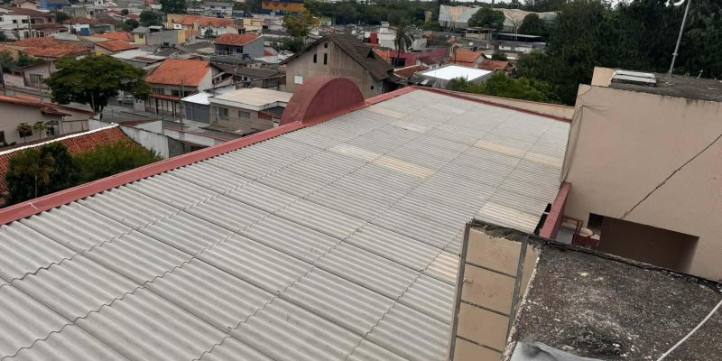 Impermeabilização e reforma para telhados e coberturas expostas.