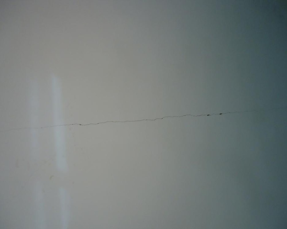 Imagem 27 da galeria Impermeabilização de Laje. para impermeabilizar uma laje, onde já foi impermeabilizado, se faz uma vistoria para avaliá se a impermeabilização antiga está bem aderida caso contrario é preciso remover e fazer uma nova, bem aderida a antiga é só cobrir com 