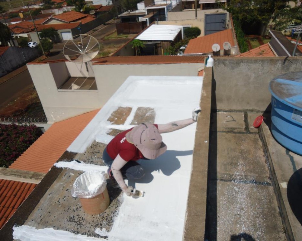 Imagem 24 da galeria Impermeabilização de Laje. para impermeabilizar uma laje, onde já foi impermeabilizado, se faz uma vistoria para avaliá se a impermeabilização antiga está bem aderida caso contrario é preciso remover e fazer uma nova, bem aderida a antiga é só cobrir com 