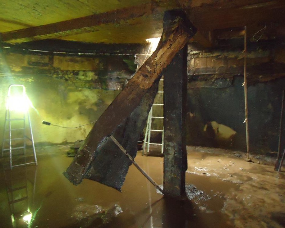 Imagem 56 da galeria impermeabilização de caixa d'água e reservatório. remoção de manta, limpeza, preparo para uma nova impermeabilização, bem difícil.