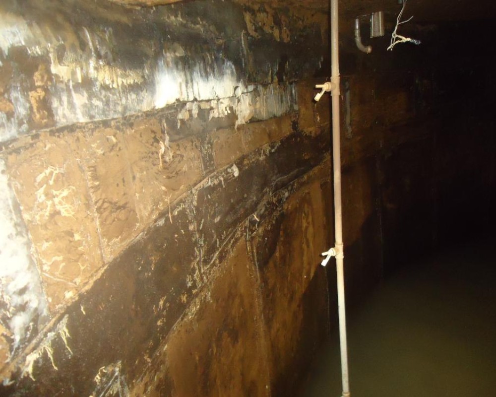 Imagem 65 da galeria impermeabilização de caixa d'água e reservatório. remoção de manta, limpeza, preparo para uma nova impermeabilização, bem difícil.