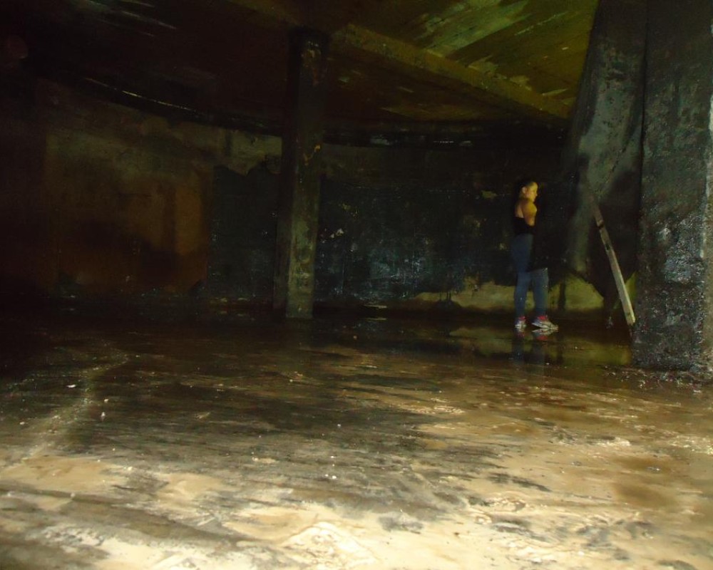 Imagem 37 da galeria impermeabilização de caixa d'água e reservatório. remoção de manta, limpeza, preparo para uma nova impermeabilização, bem difícil.