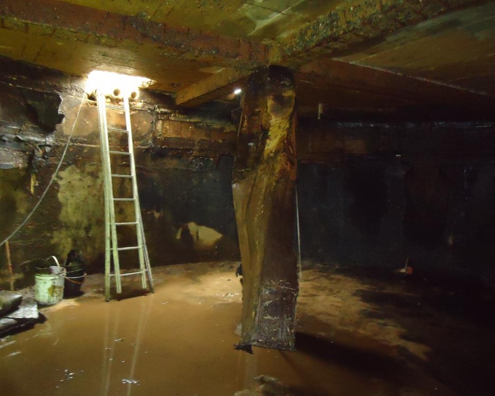 Imagem 55 da galeria impermeabilização de caixa d'água e reservatório. remoção de manta, limpeza, preparo para uma nova impermeabilização, bem difícil.