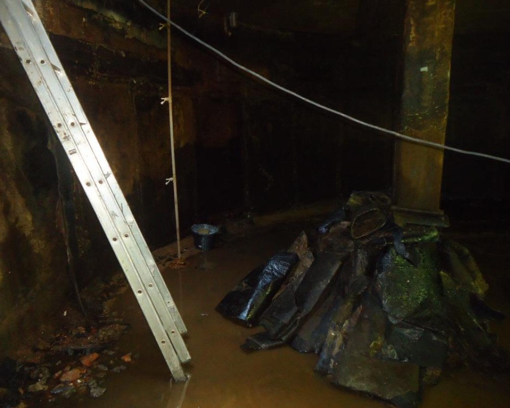 Imagem 60 da galeria impermeabilização de caixa d'água e reservatório. remoção de manta, limpeza, preparo para uma nova impermeabilização, bem difícil.