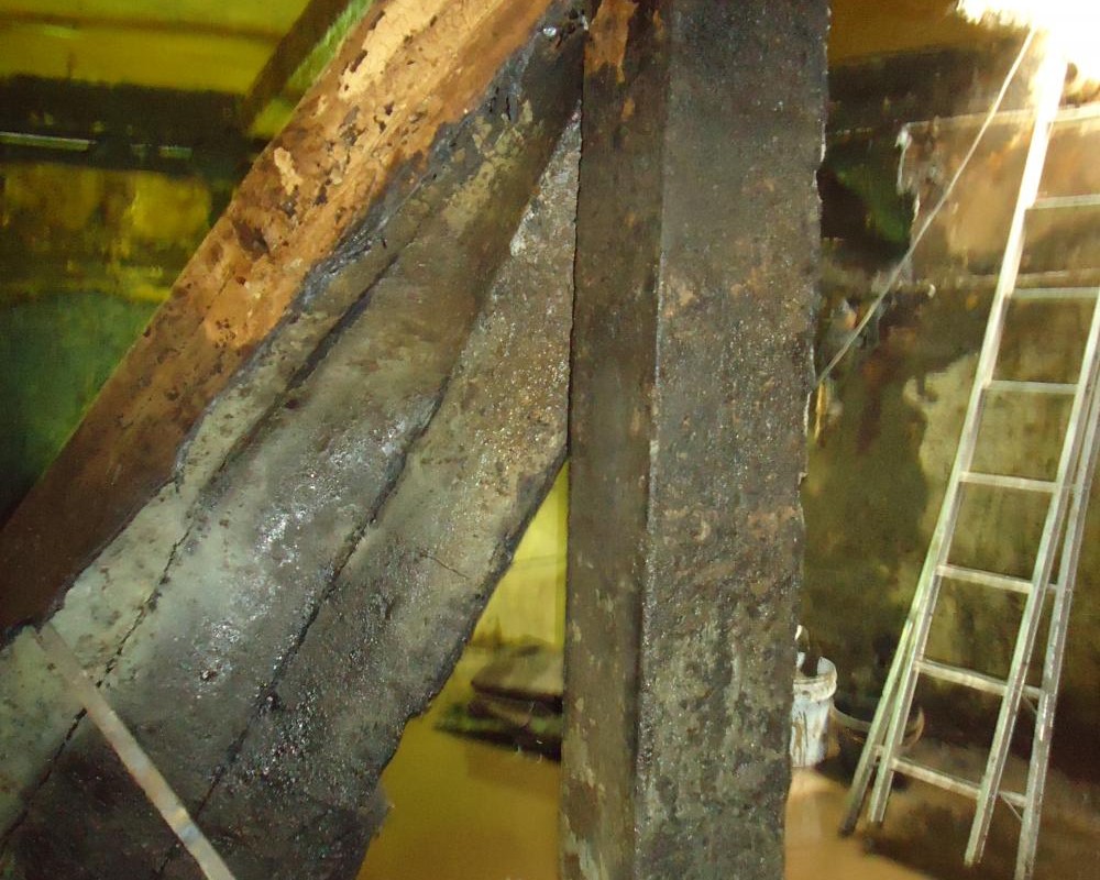 Imagem 45 da galeria impermeabilização de caixa d'água e reservatório. remoção de manta, limpeza, preparo para uma nova impermeabilização, bem difícil.