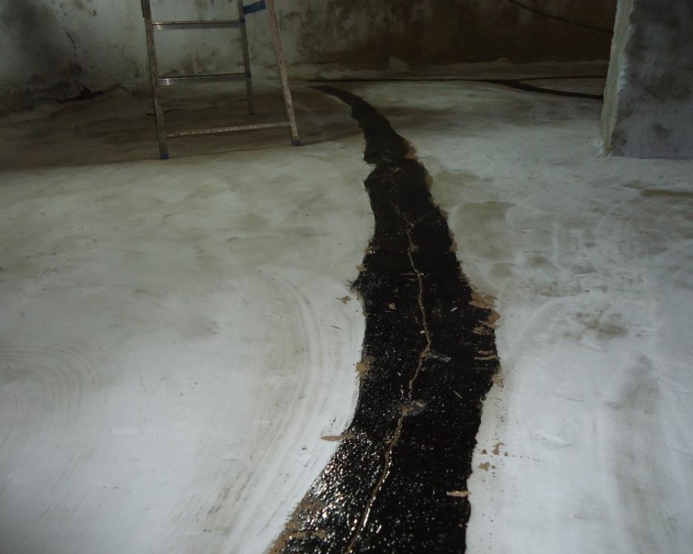 Imagem 13 da galeria impermeabilização de caixa d'água e reservatório. remoção de manta, limpeza, preparo para uma nova impermeabilização, bem difícil.