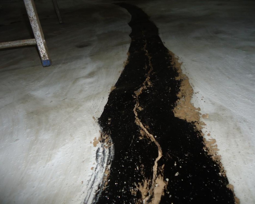 Imagem 11 da galeria impermeabilização de caixa d'água e reservatório. remoção de manta, limpeza, preparo para uma nova impermeabilização, bem difícil.