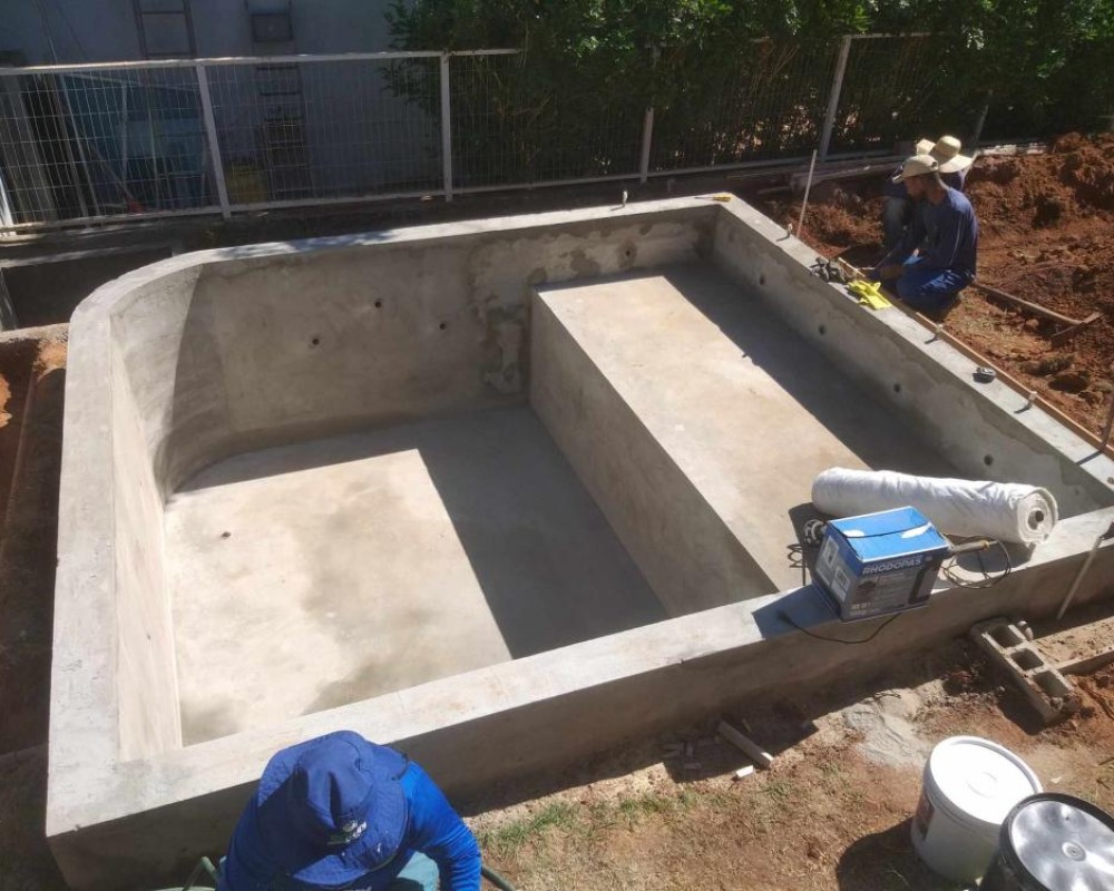 Imagem 12 da galeria Impermeabilização de piscina com argamassa polimérica e Bidim.