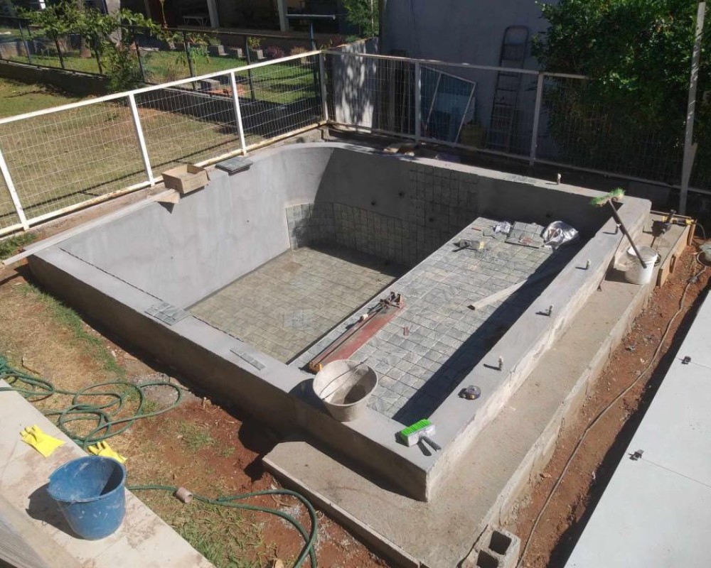 Imagem 1 da galeria Impermeabilização de piscina com argamassa polimérica e Bidim.