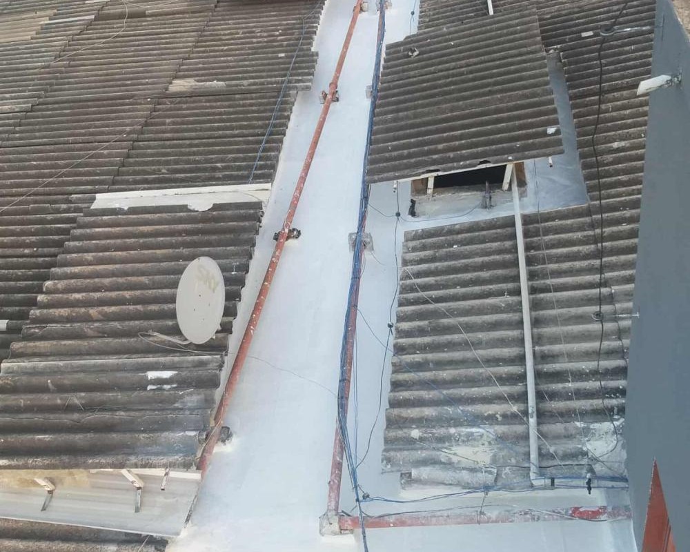 Imagem 20 da galeria Impermeabilização de calhas e telhados, elimina goteiras, calor  e vazamentos.