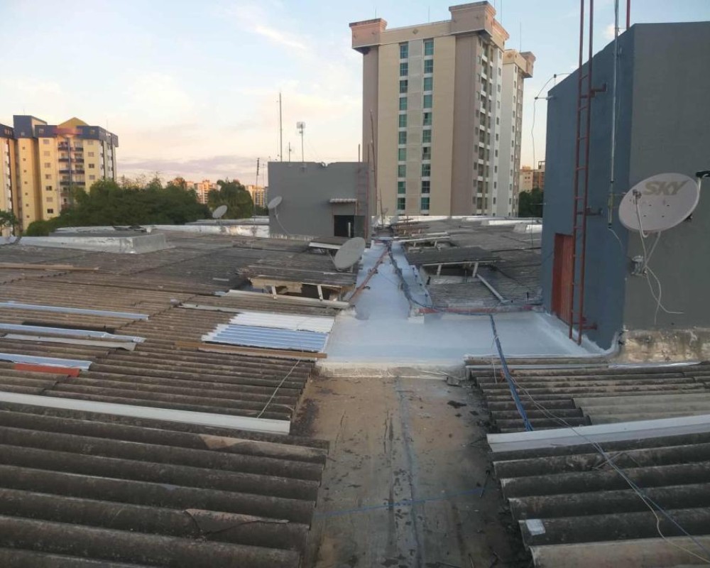 Imagem 40 da galeria Impermeabilização de calhas e telhados, elimina goteiras, calor  e vazamentos.