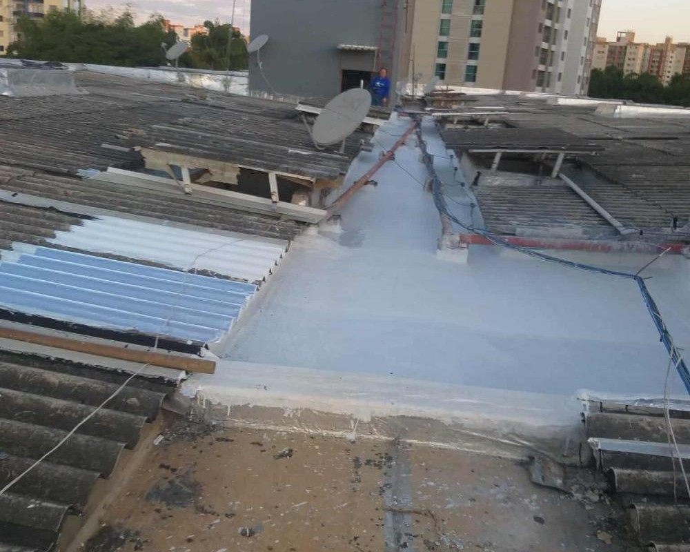 Imagem 9 da galeria Impermeabilização de calhas e telhados, elimina goteiras, calor  e vazamentos.