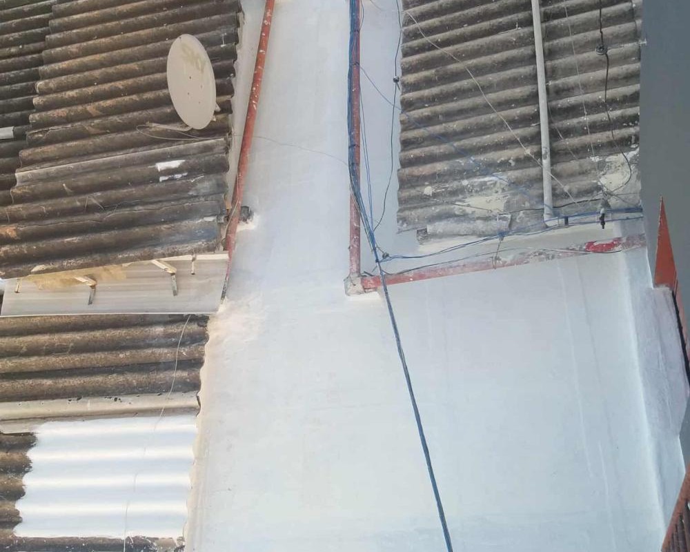 Imagem 17 da galeria Impermeabilização de calhas e telhados, elimina goteiras, calor  e vazamentos.