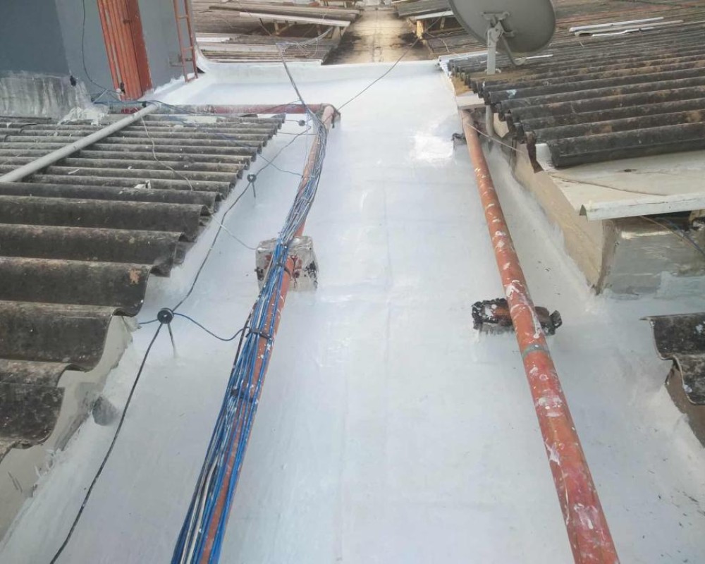 Imagem 7 da galeria Impermeabilização de calhas e telhados, elimina goteiras, calor  e vazamentos.
