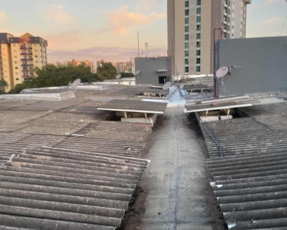 Imagem 26 da galeria Impermeabilização de calhas e telhados, elimina goteiras, calor  e vazamentos.