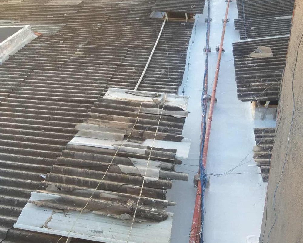 Imagem 4 da galeria Impermeabilização de calhas e telhados, elimina goteiras, calor  e vazamentos.