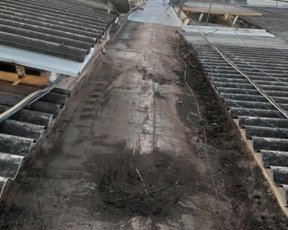 Imagem 2 da galeria Impermeabilização de calhas e telhados, elimina goteiras, calor  e vazamentos.