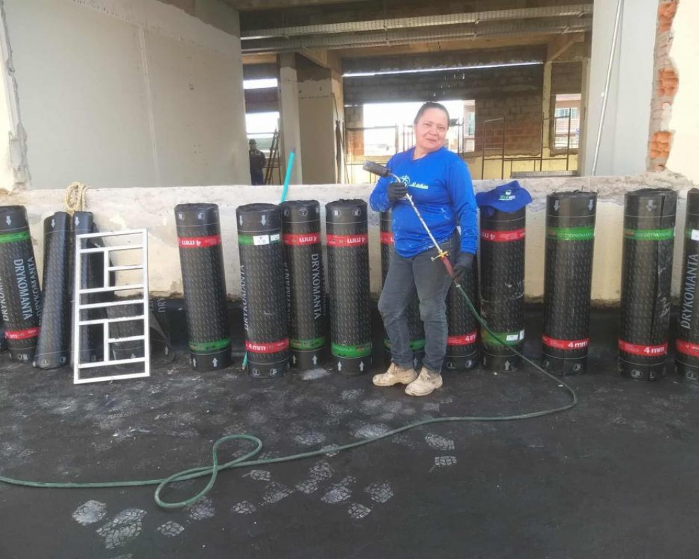 Imagem 10 da galeria Impermeabilização de laje com manta asfáltica 4mm,  prime base água e gás glp.  a