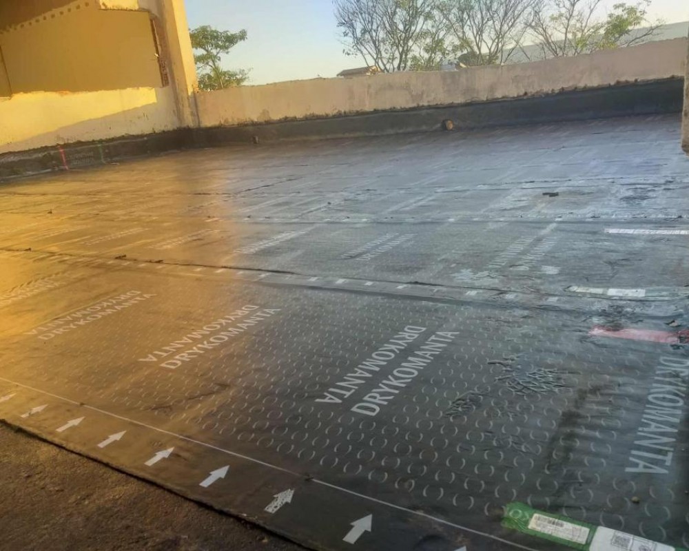 Imagem 4 da galeria Impermeabilização de laje com manta asfáltica 4mm,  prime base água e gás glp.  a