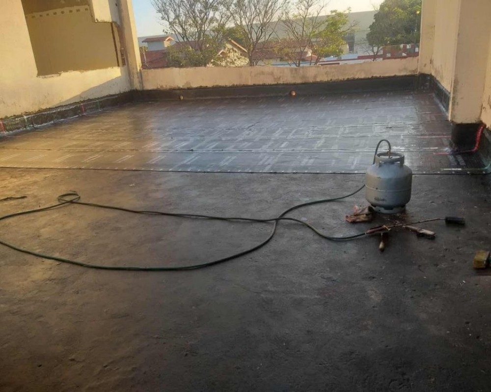 Imagem 36 da galeria Impermeabilização de laje com manta asfáltica 4mm,  prime base água e gás glp.  a