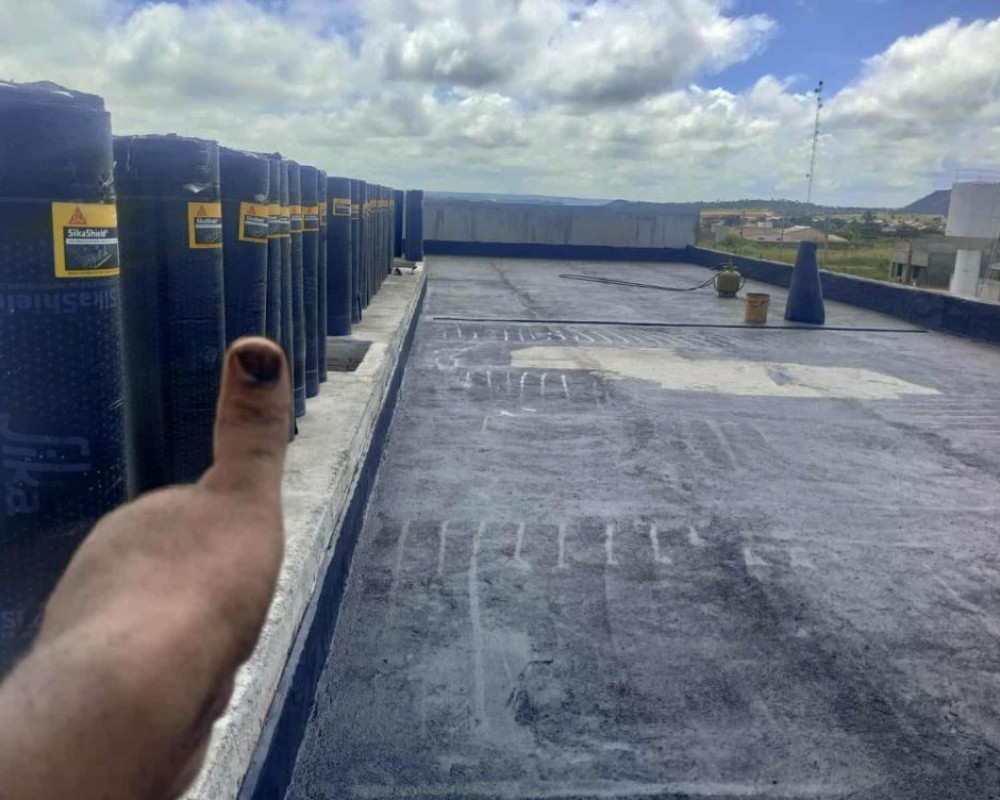 Imagem 23 da galeria Impermeabilização de laje exposta com manta asfáltica aluminada.