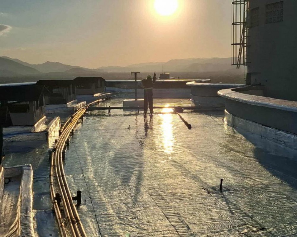 Imagem 43 da galeria Impermeabilização de laje exposta com manta asfáltica aluminada.