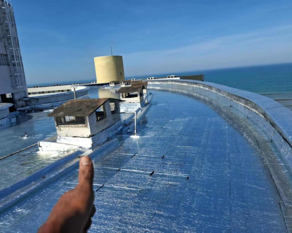 Imagem 12 da galeria Impermeabilização de laje exposta com manta asfáltica aluminada.