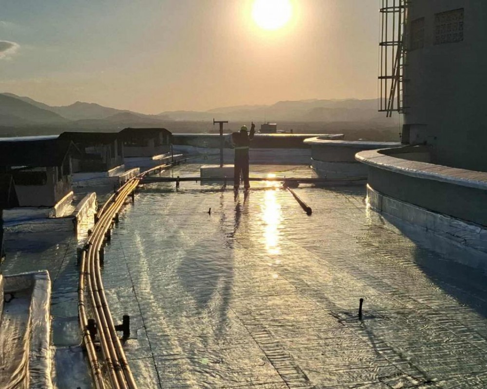 Imagem 22 da galeria Impermeabilização de laje exposta com manta asfáltica aluminada.