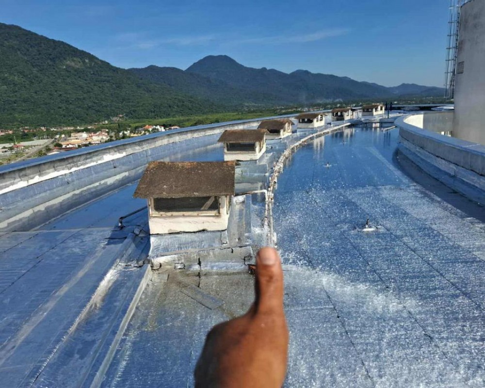 Imagem 42 da galeria Impermeabilização de laje exposta com manta asfáltica aluminada.