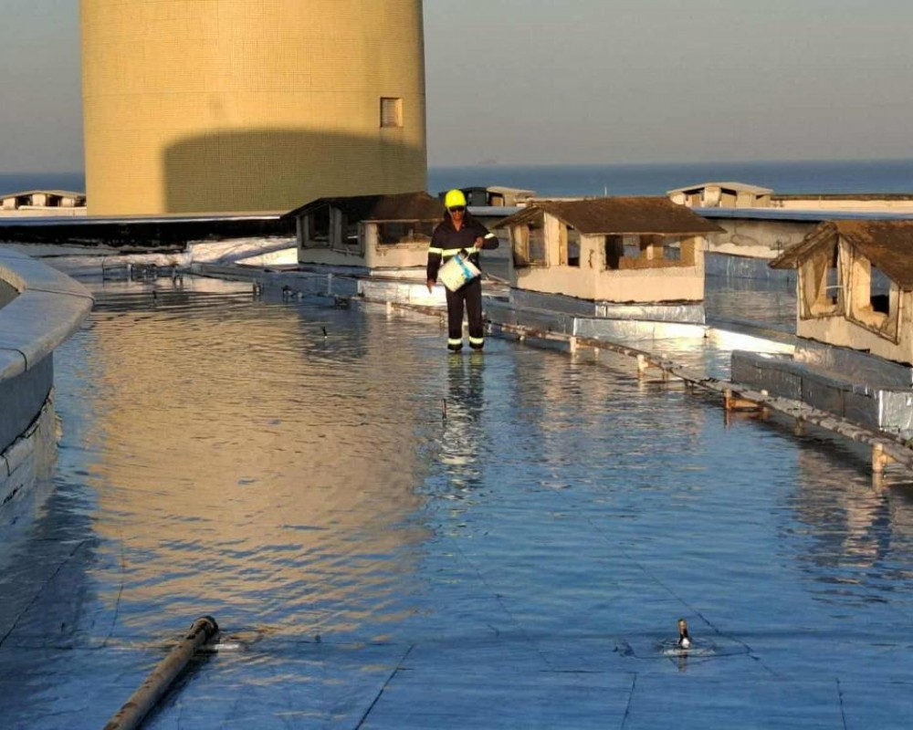 Imagem 71 da galeria Impermeabilização de laje exposta com manta asfáltica aluminada.