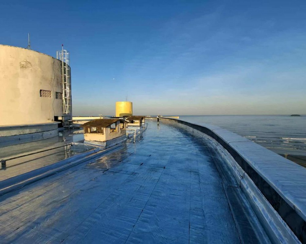 Imagem 41 da galeria Impermeabilização de laje exposta com manta asfáltica aluminada.