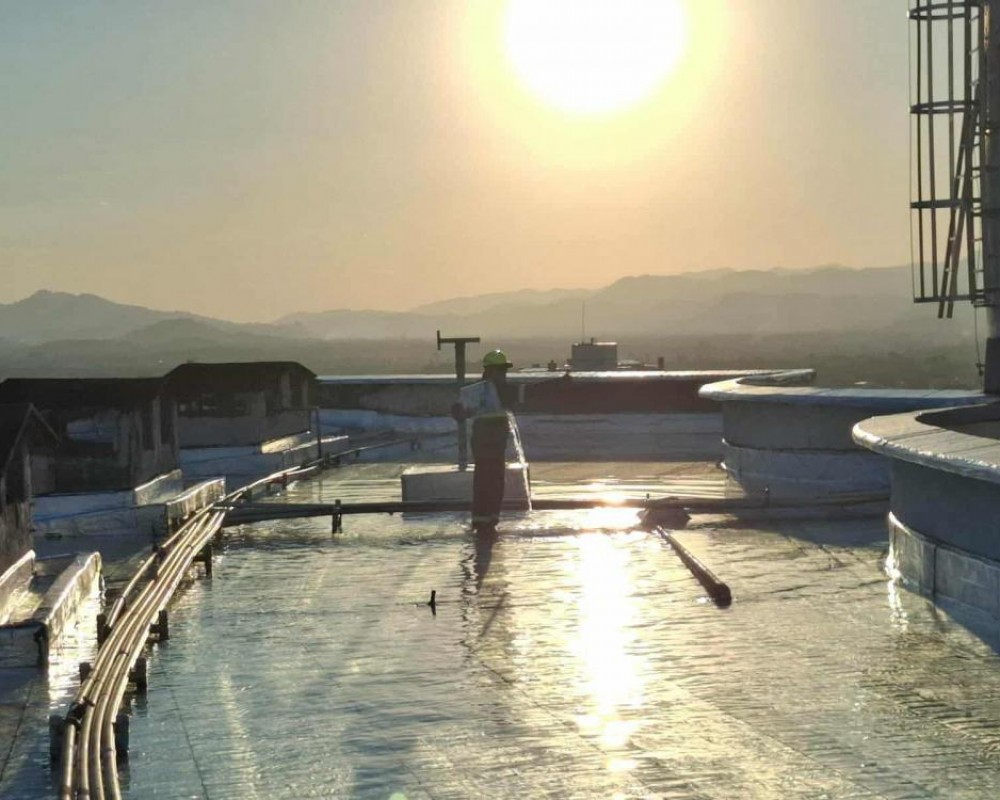 Imagem 8 da galeria Impermeabilização de laje exposta com manta asfáltica aluminada.