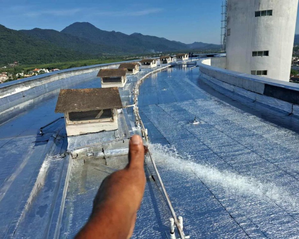 Imagem 48 da galeria Impermeabilização de laje exposta com manta asfáltica aluminada.