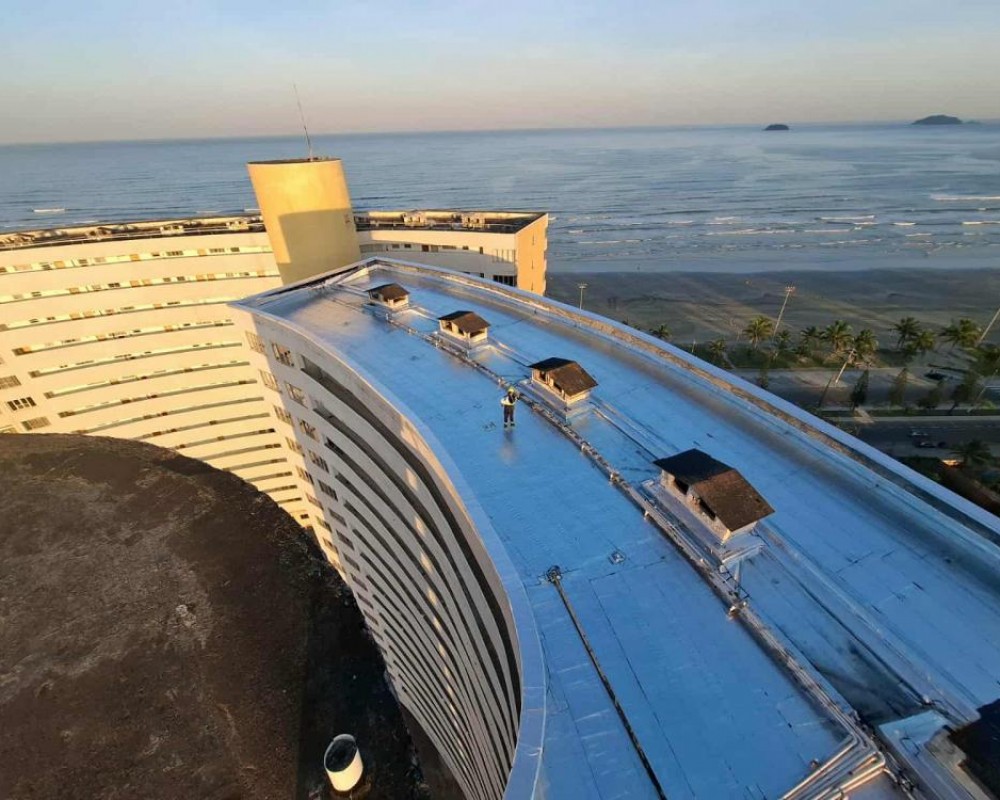 Imagem 68 da galeria Impermeabilização de laje exposta com manta asfáltica aluminada.