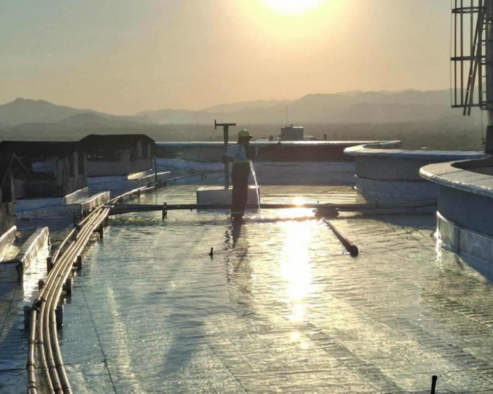 Imagem 18 da galeria Impermeabilização de laje exposta com manta asfáltica aluminada.