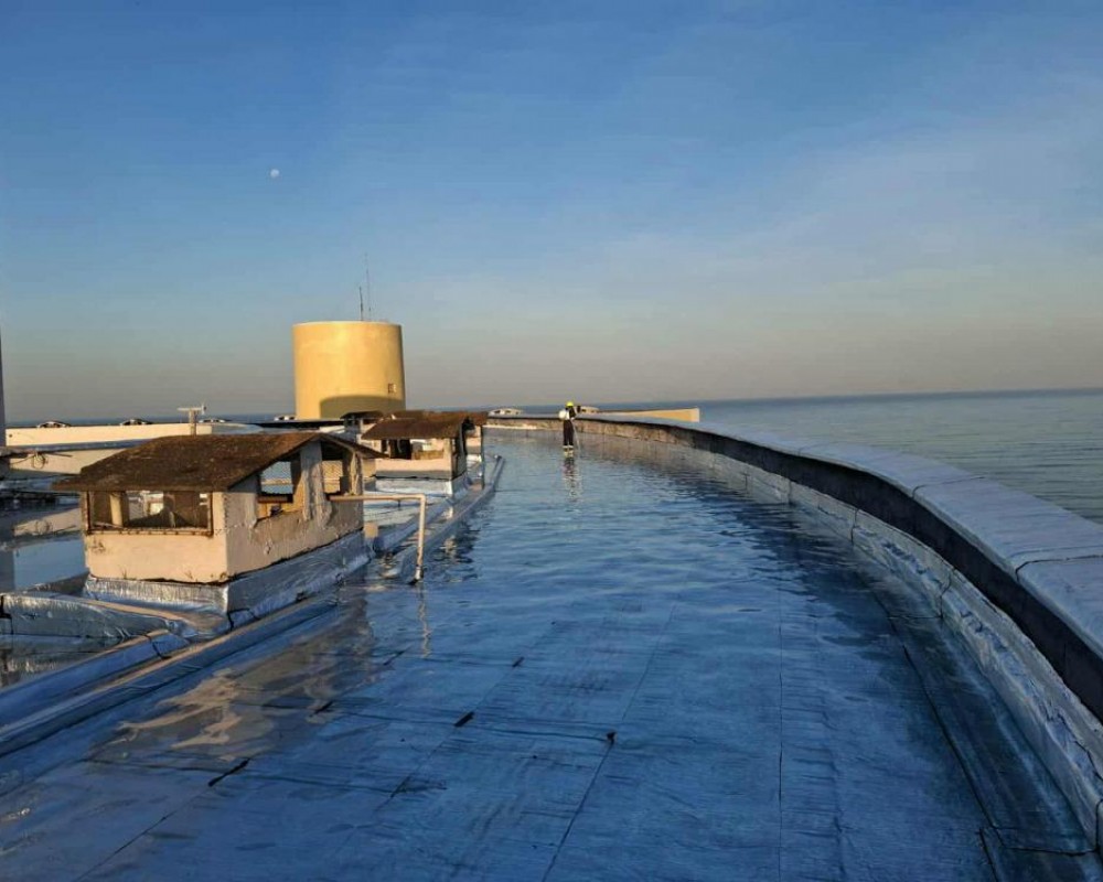 Imagem 57 da galeria Impermeabilização de laje exposta com manta asfáltica aluminada.