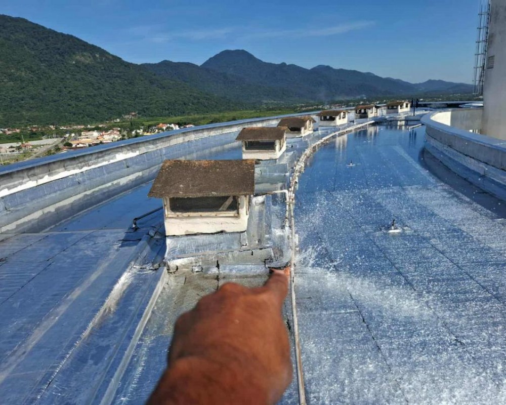 Imagem 67 da galeria Impermeabilização de laje exposta com manta asfáltica aluminada.