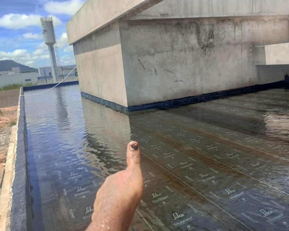 Imagem 17 da galeria Impermeabilização de laje exposta com manta asfáltica aluminada.