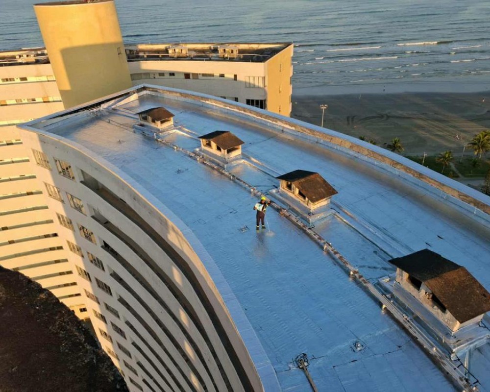 Imagem 46 da galeria Impermeabilização de laje exposta com manta asfáltica aluminada.