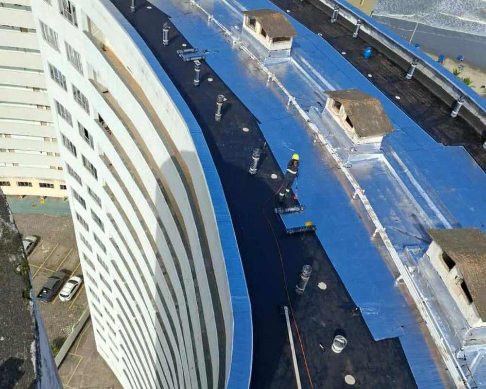 Imagem 66 da galeria Impermeabilização de laje exposta com manta asfáltica aluminada.