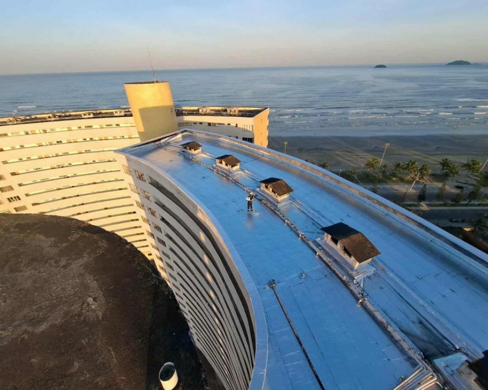 Imagem 26 da galeria Impermeabilização de laje exposta com manta asfáltica aluminada.